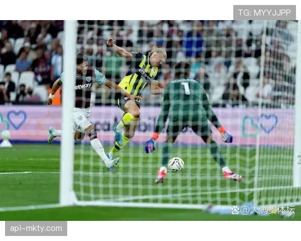 哈兰德帽子戏法轰垮利物浦，曼城反击终结效率展现